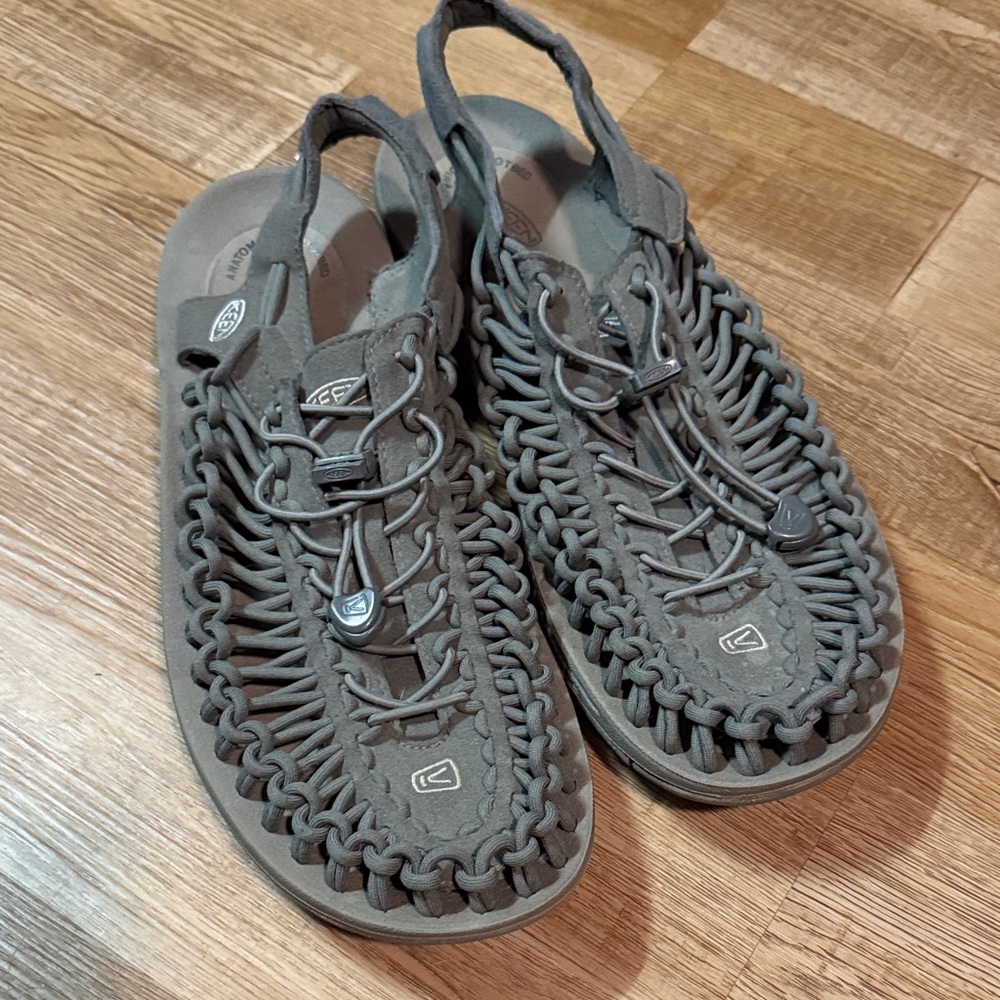 KEEN Men's Woven Gray Sandals